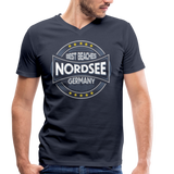 Nordsee Beaches - Männer Bio-T-Shirt mit V-Ausschnitt von Stanley & Stella - Navy