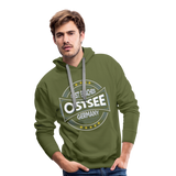 Ostsee Beaches - Men’s Premium Hoodie - Olivgrün