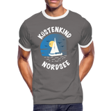 Küstenkind Nordsee - Männer Kontrast-T-Shirt - Dunkelgrau/Weiß