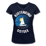 Küstenkind Ostsee - Frauen Bio-T-Shirt mit V-Ausschnitt von Stanley & Stella - Navy