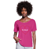 Heart be kind - Frauen T-Shirt mit Fledermausärmeln von Bella + Canvas - Fuchsiarot