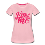 Kiss me fonts - Frauen Premium T-Shirt - Hellrosa