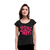 Kiss me fonts - Frauen T-Shirt mit gerollten Ärmeln - Schwarz