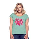 Kiss me fonts - Frauen T-Shirt mit gerollten Ärmeln - Minze meliert