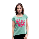 Kiss me fonts - Frauen T-Shirt mit gerollten Ärmeln - Minze meliert