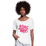 Kiss me fonts - Frauen T-Shirt mit Fledermausärmeln von Bella + Canvas - Weiß