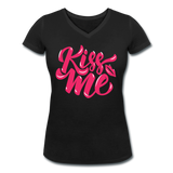 Kiss me font - Frauen Bio-T-Shirt mit V-Ausschnitt von Stanley & Stella - Schwarz