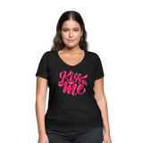 Kiss me font - Frauen Bio-T-Shirt mit V-Ausschnitt von Stanley & Stella - Schwarz