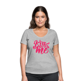 Kiss me font - Frauen Bio-T-Shirt mit V-Ausschnitt von Stanley & Stella - Grau meliert