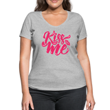 Kiss me font - Frauen Bio-T-Shirt mit V-Ausschnitt von Stanley & Stella - Grau meliert